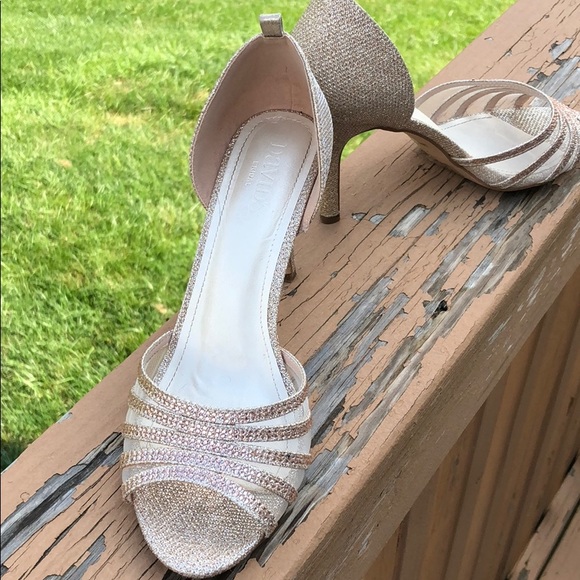 David’s bridal shimmer heels - Picture 3 of 6